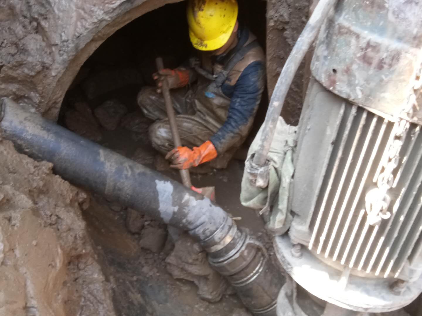 东英镇管道清淤