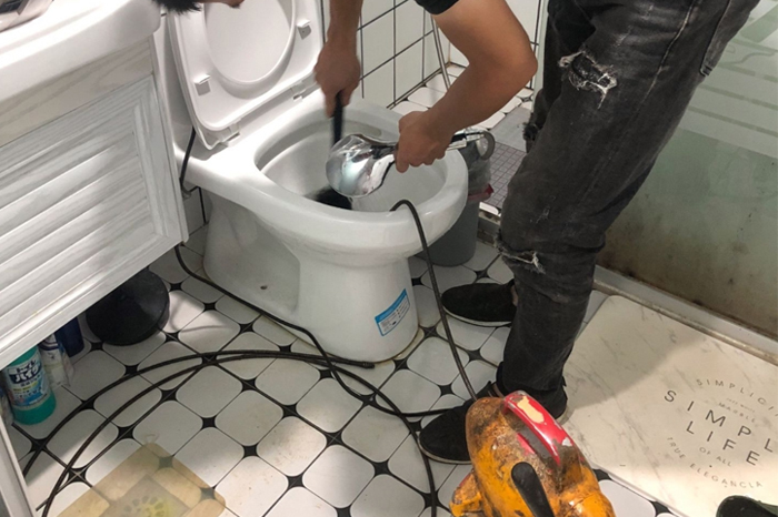 东英镇马桶堵塞自己疏通还是找师傅？专业上门服务让你省时更省心